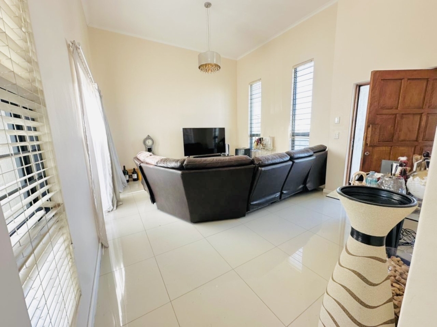 4 Bedroom Property for Sale in Parklands North Western Cape